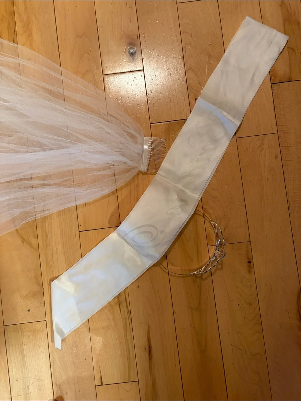 Bridal Veil with 'Bride to Be' Sash and Tiara Set - White
